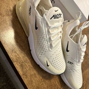 Nike Air 270 sail/black- coconut milk color